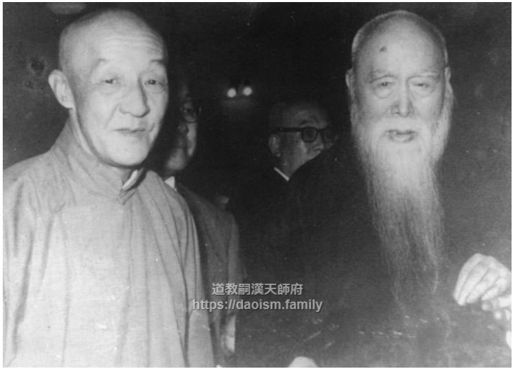 六十三代天師與監察院長于右任合影